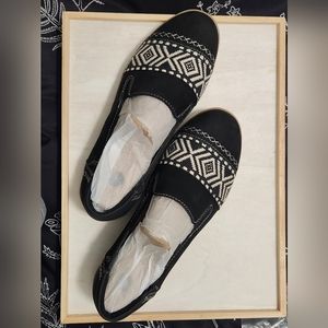 Earth Origins Embroidered Slip-on Flats